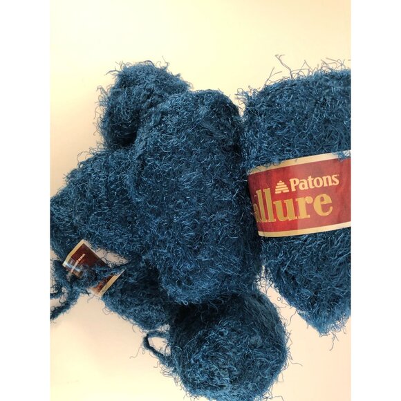 Lot of 8 Skeins: Patons ALLURE 47 YARDS. Turquoise - Picture 3 of 3